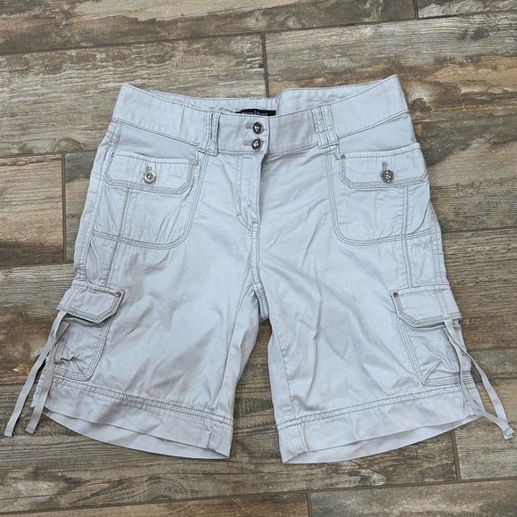 White House Black Market Womens Size 4 Bermuda Shorts Double Front Button - Picture 9 of 9